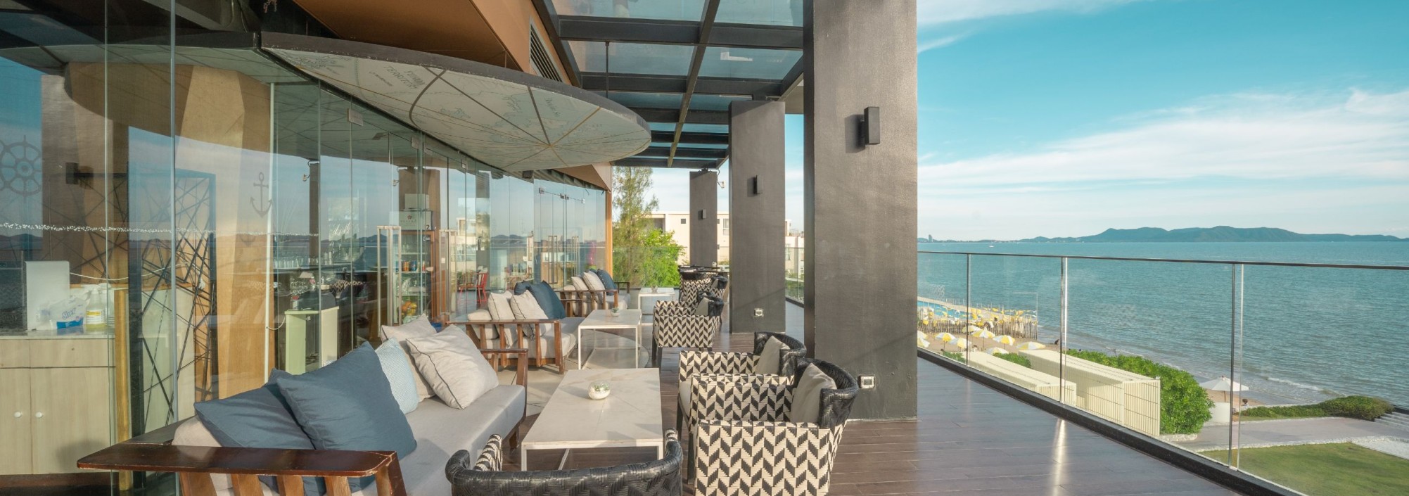 veranda-resort-pattaya-sea-sky-restaurant-thailandtravel
