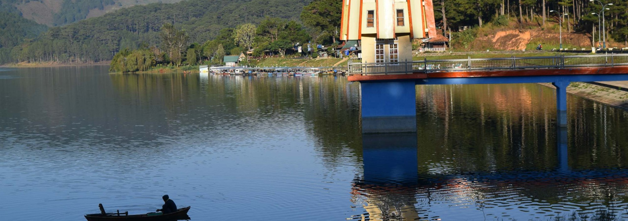 vietnam-dalat-meer-bootje-thailandtravel