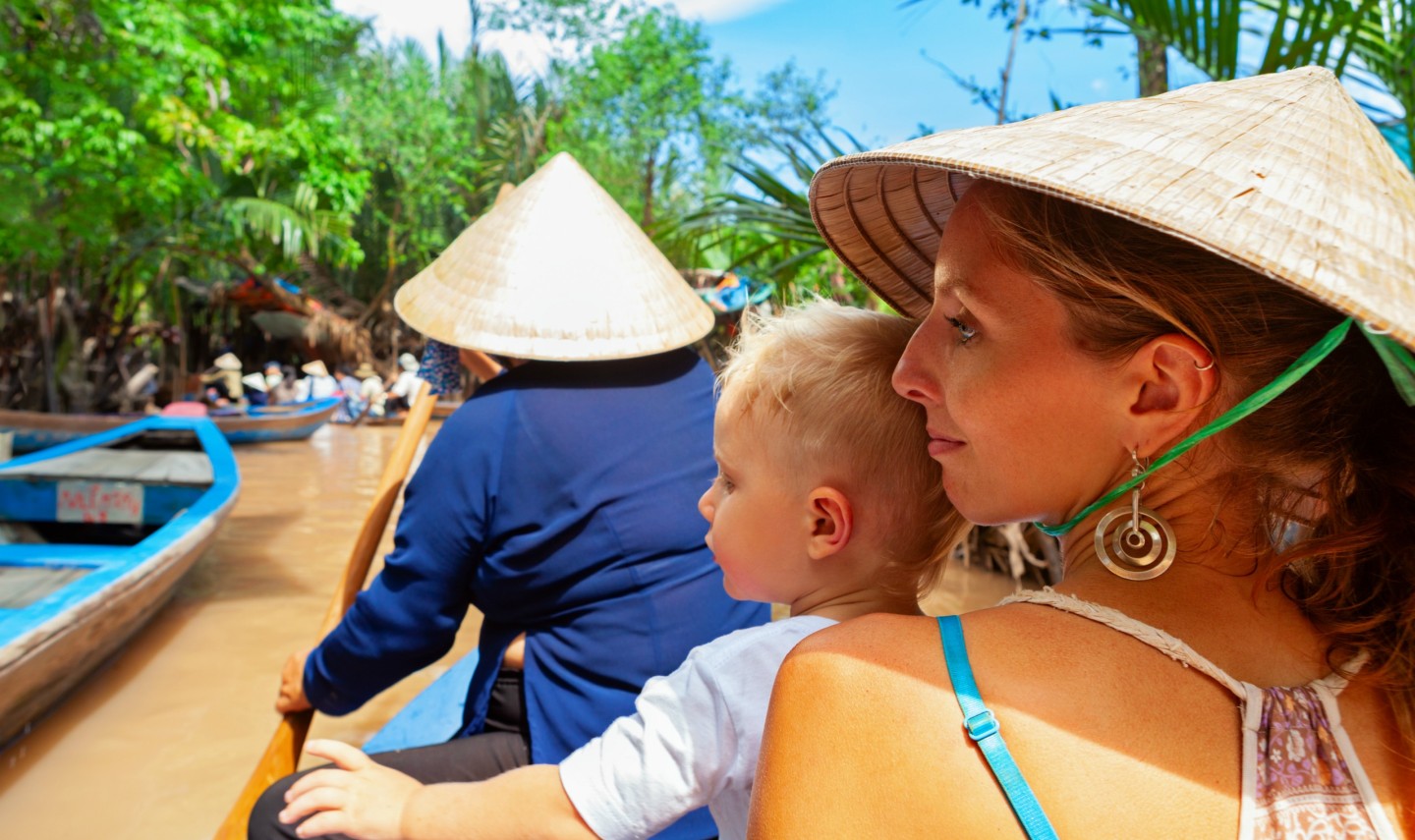 vietnam-mekong-delta-familie-boot-thailandtravel