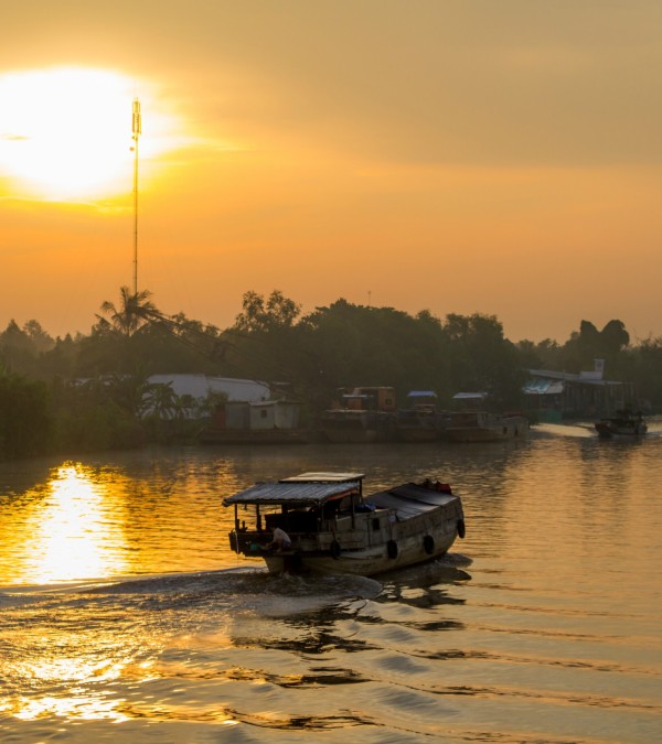 vietnam-mekong-river-boot-zonsondergang-thailandtravel