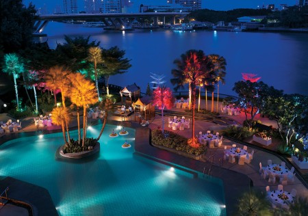 view-zwembad-rivier-shangri-la-hotel-bangkok