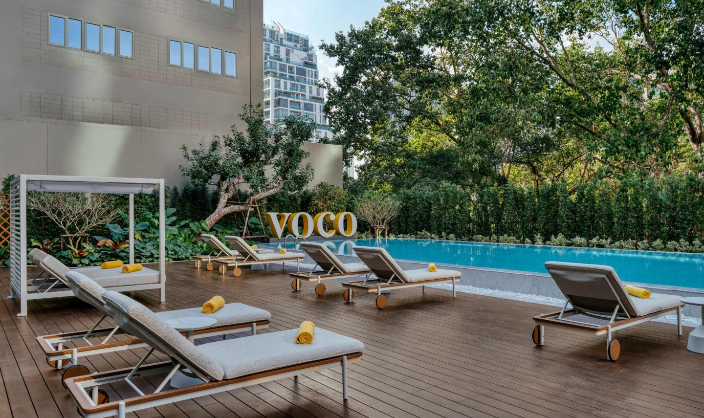 voco-bangkok-surawong-swimming-pool-thailand-travel