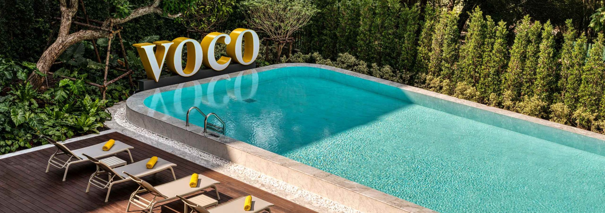 voco-bangkok-surawong-swimming-pool-thailandtravel