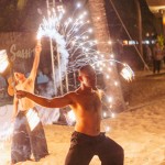 vuurshow-strand-ramada-khao-lak-thailandtravel