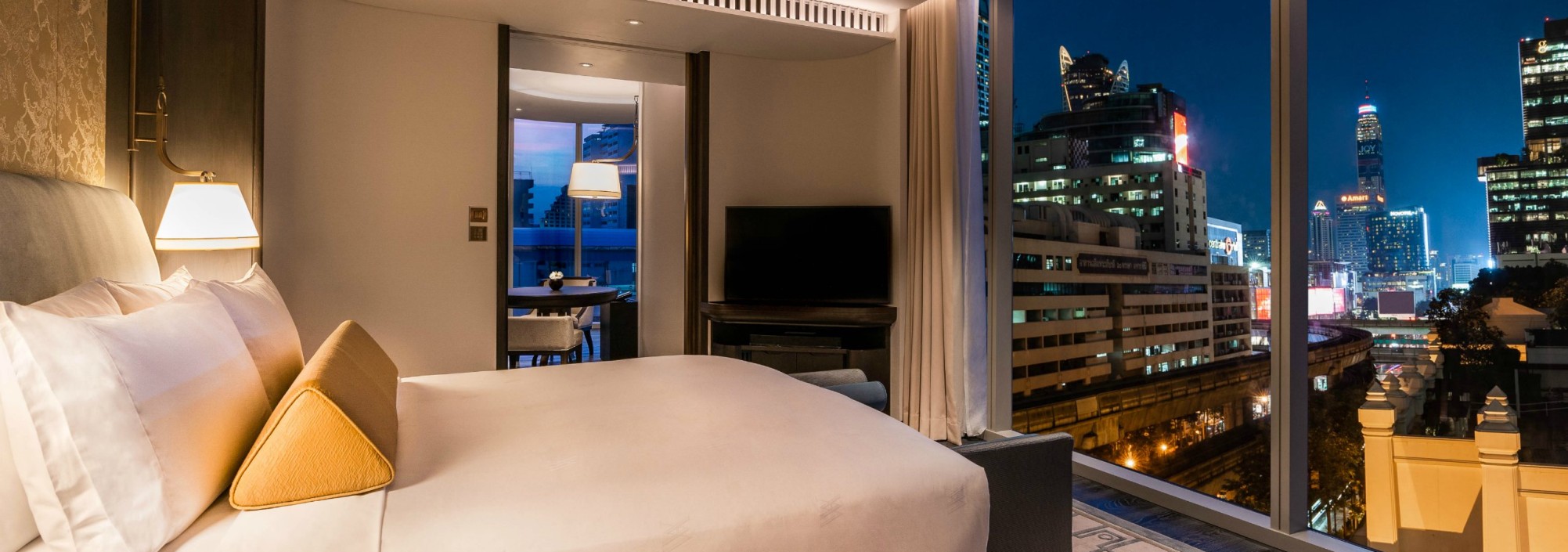 waldorf-astoria-bangkok-corner-suite-bedroom-thailandtravel