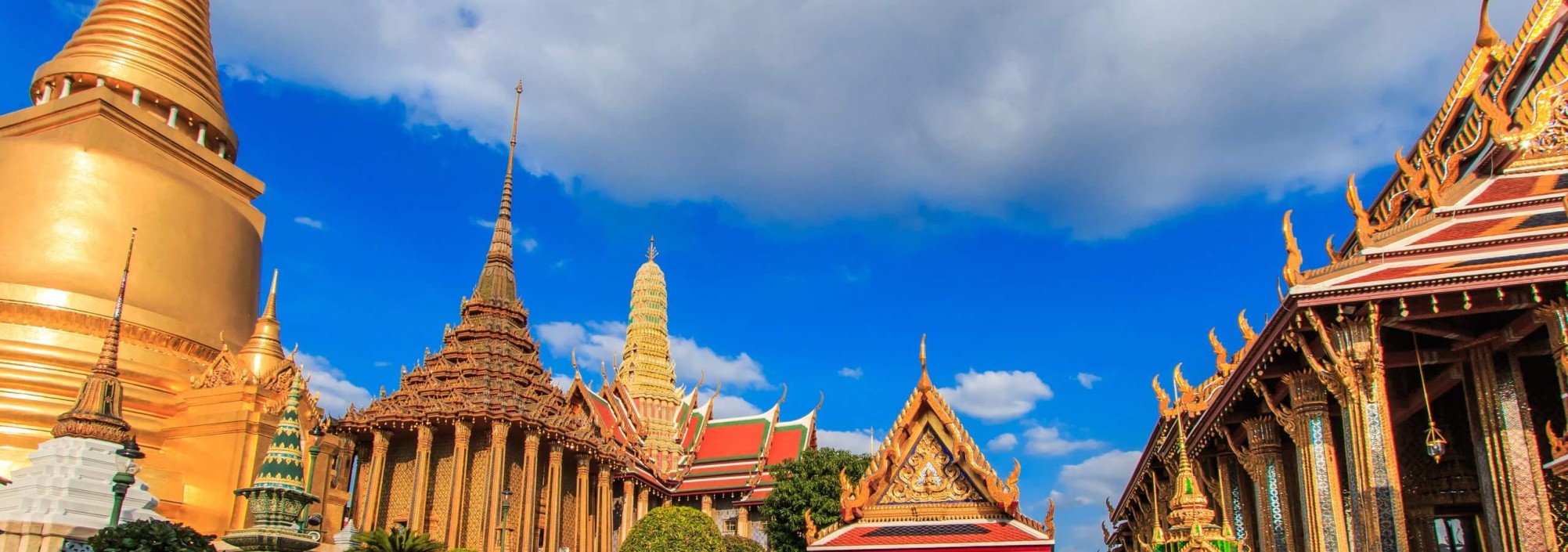 wat-phra-kaeo-temple-emerald-buddha-bangkok-thailandtravel