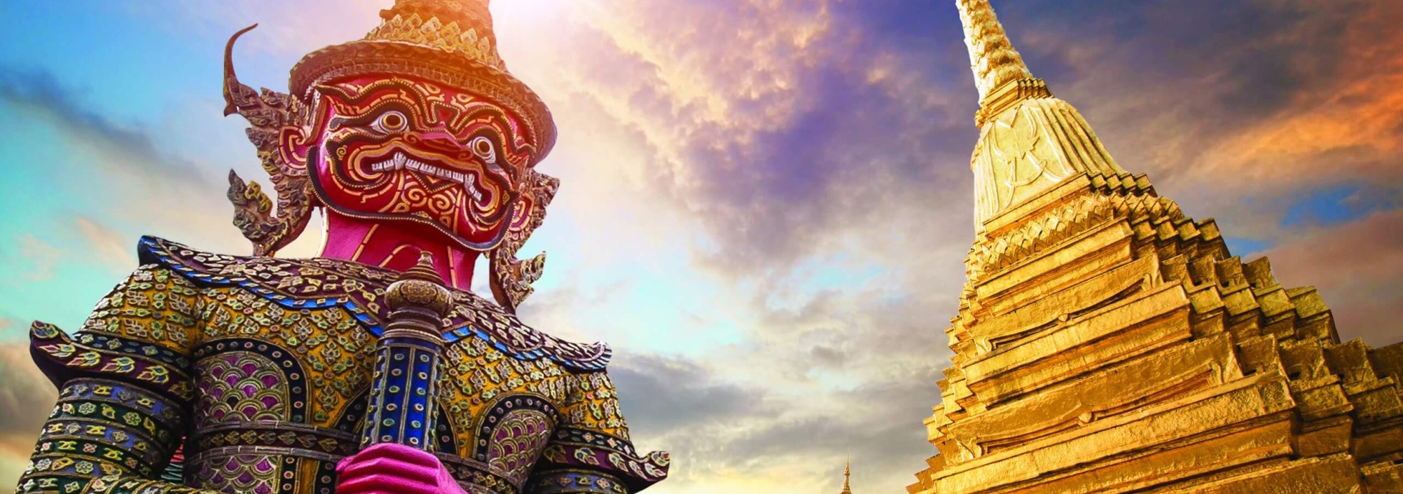 wat-phra-kaew-temple-of-the-emerald-buddha-thailand-travel