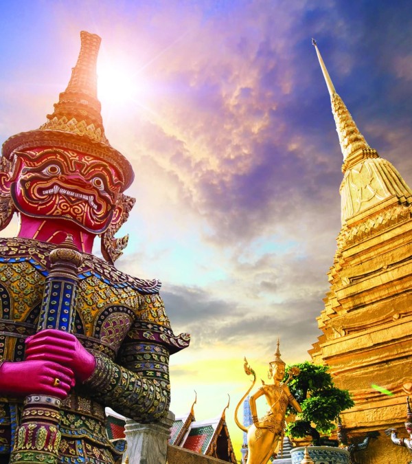 wat-phra-kaew-temple-of-the-emerald-buddha-thailand-travel-2