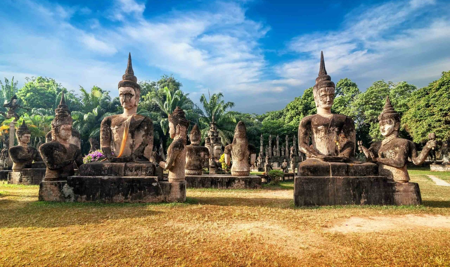 wat-xieng-khuan-buddha-park-vientiane-laos-thailandtravel