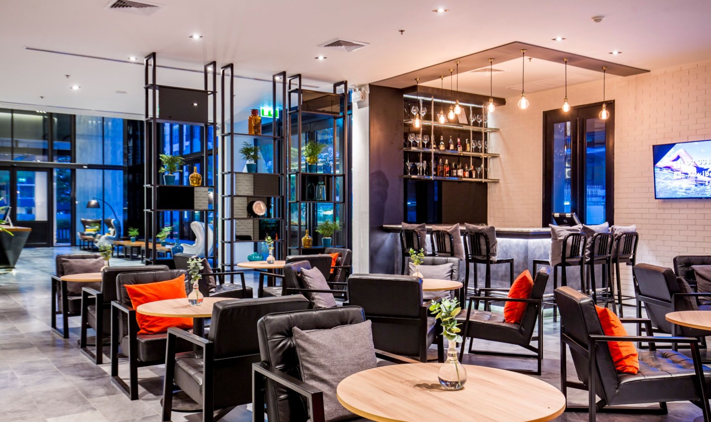 x2vibe-hotel-bangkok-4kbar-thailandtravel
