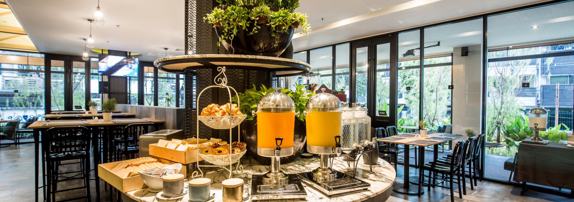 x2vibe-hotel-bangkok-4kcafe-buffet-thailandtravel