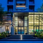 x2vibe-hotel-bangkok-buitenkant-avond-thailandtravel
