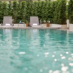 x2vibe-hotel-bangkok-zwembad-ligbed-thailandtravel