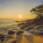 zonsopkomst-strand-rotsen-khanom