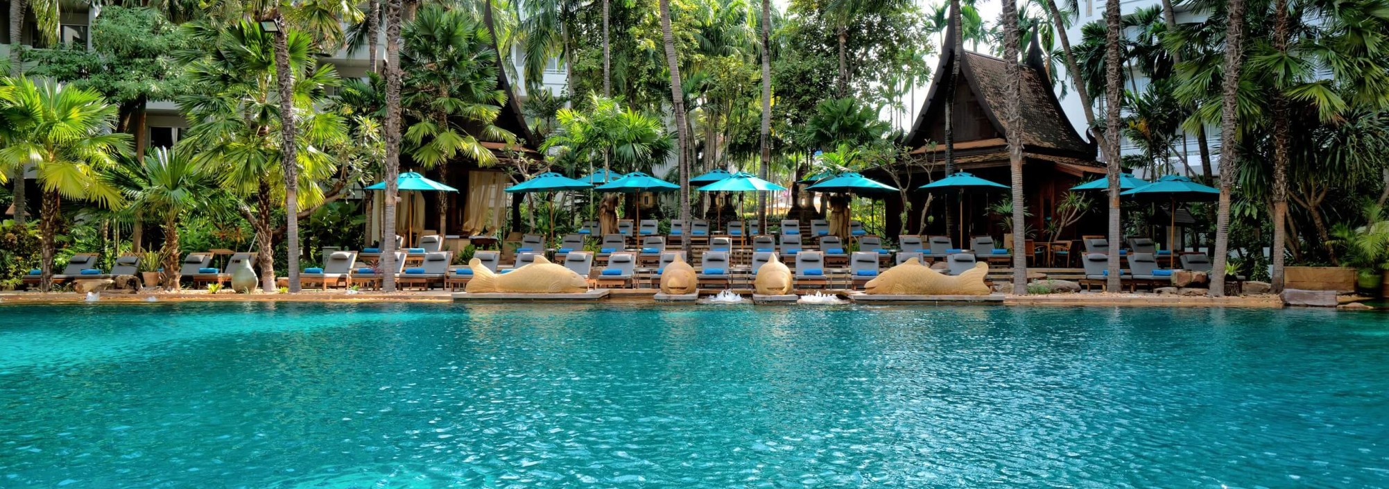 zwembad-avani-pattaya-resort-thailand-travel