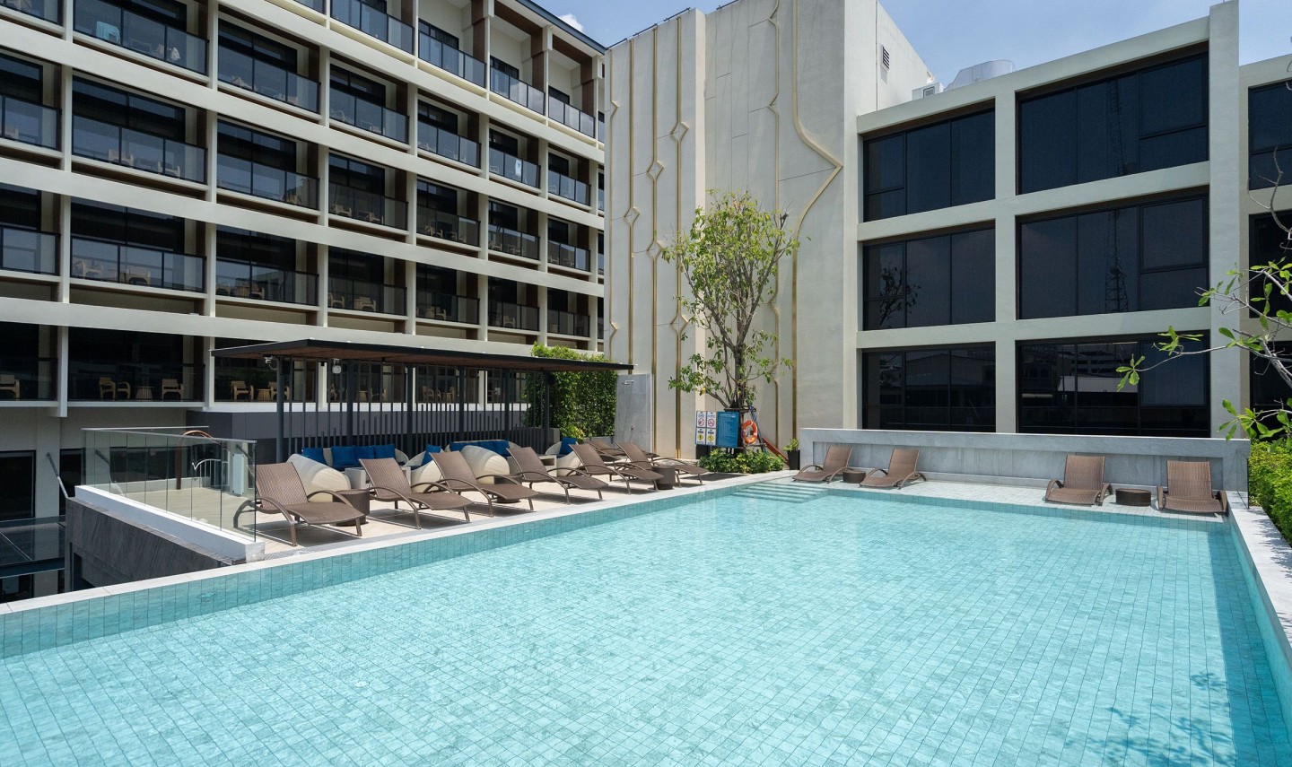 zwembad-centara-life-bangkok-phra-nakhon