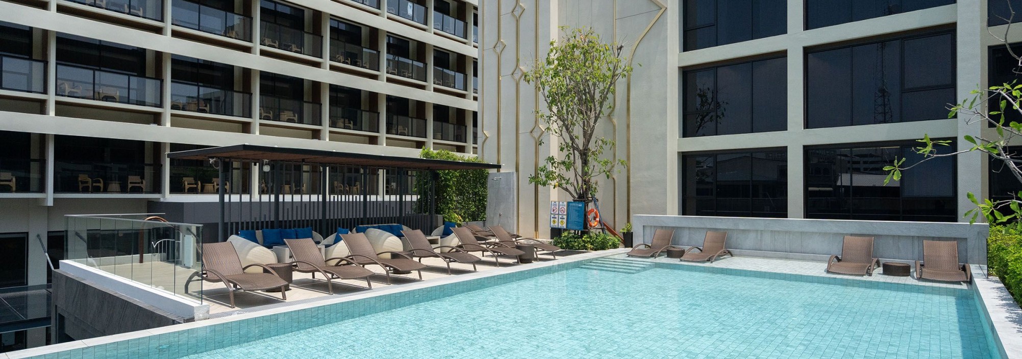 zwembad-centara-life-bangkok-phra-nakhon