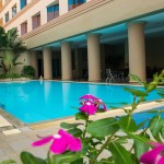 zwembad-krungsri-river-hotel-ayutthaya