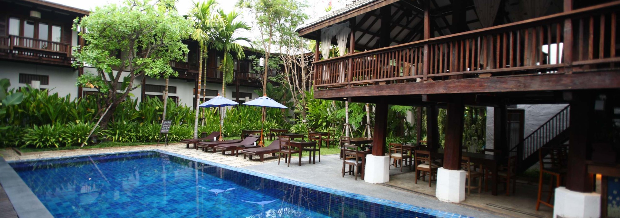 zwembad-restaurant-banthai-village-chiang-mai-thailandtravel-nl