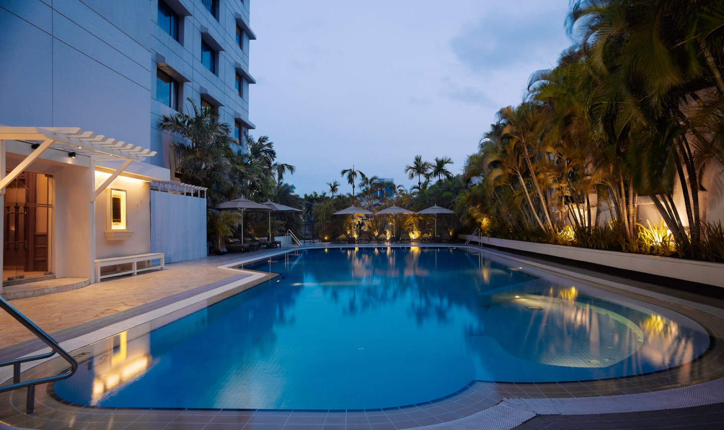 zwembad-sule-shangrila-yangon-thailandtravel-1