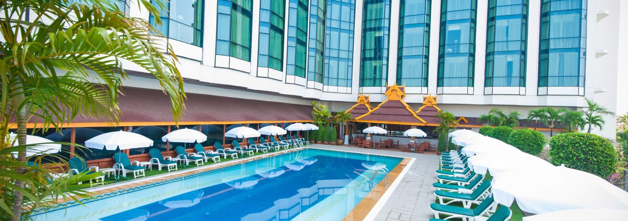 zwembad-the-empress-hotel-chiang-mai-thailand-travel